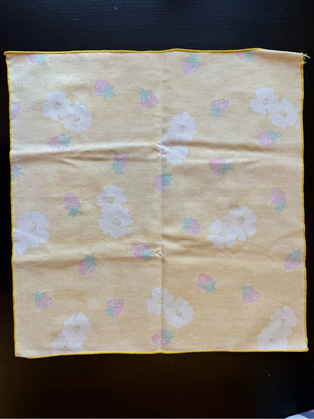 Set of 4 Yellow Strawberry & Flower napkins